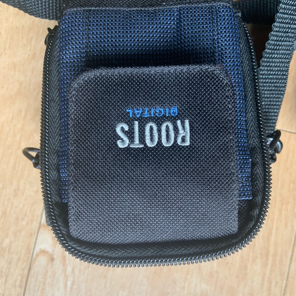 Roots Camera Bags Small one is new - Picture 5 of 6